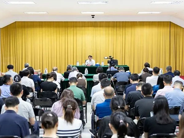 中国法学会举办“九代会”精神培训班暨深入贯彻中央八项规定精神学习教育读书班 王洪祥作专题报告