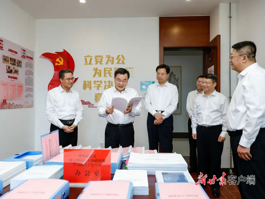 胡昌升在省委政法委调研时强调 深入贯彻总体国家安全观 推进主动创安主动创稳走深走实
